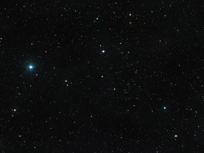 Campo de estrellas entorno a V471. El objeto es visible justo en el centro de la imagen.